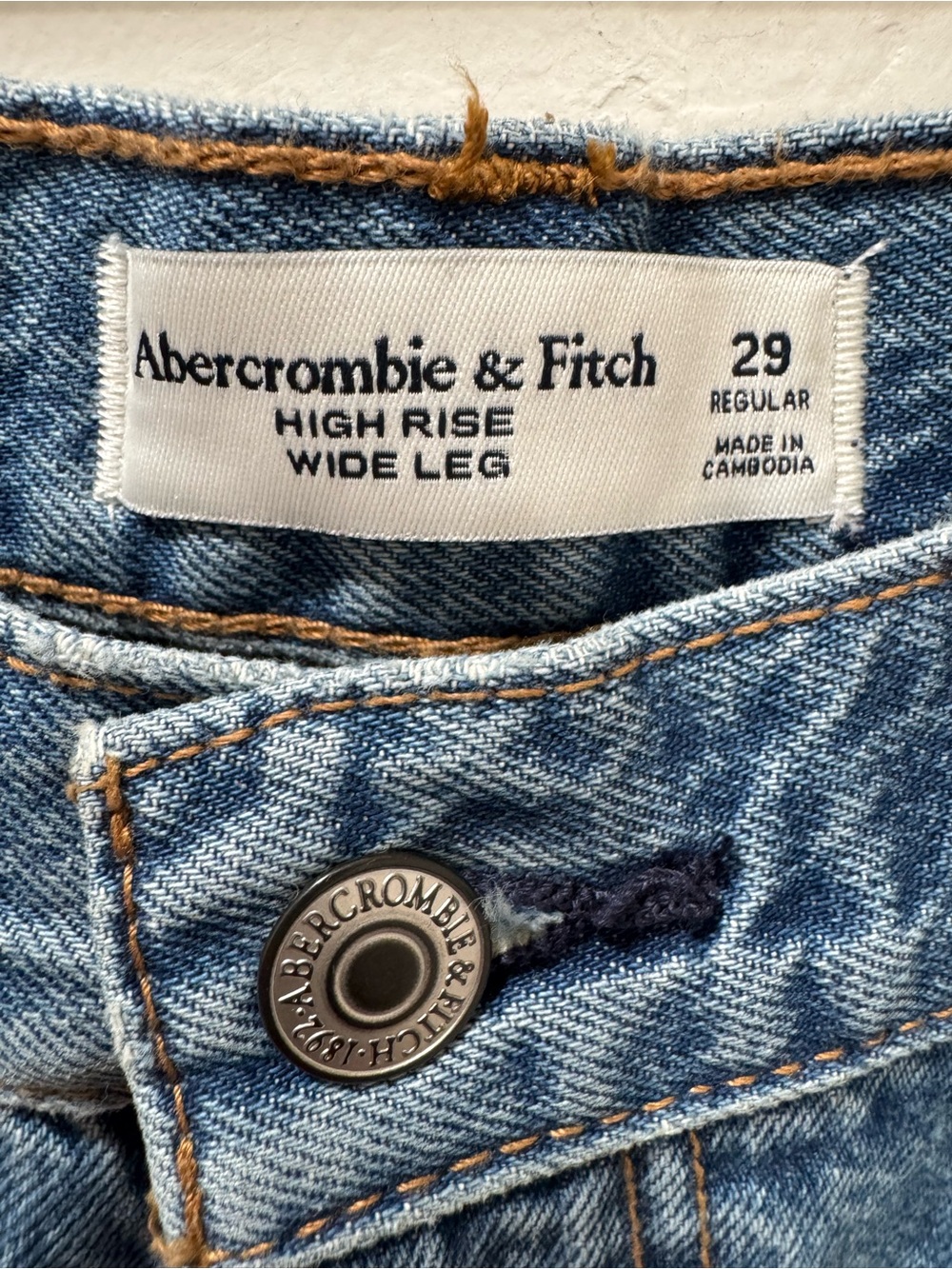 NWT Abercrombie & Fitch High Rise Wide Leg Jean Lightweight Drapey Rigid Raw Hem - Picture 9 of 16